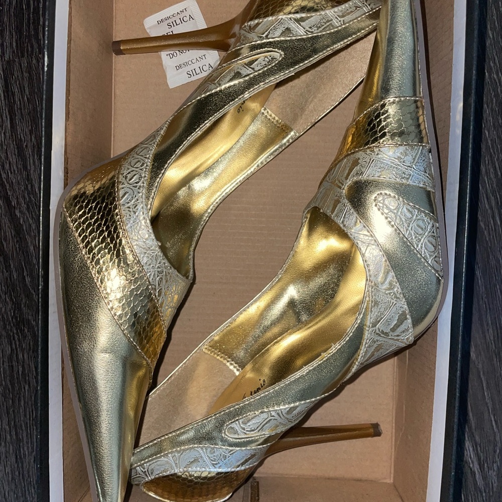 Spicy brand shoes gold